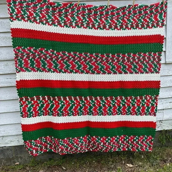 Vintage red & green afghan throw blanket, Christmas excellent condition 64”70”